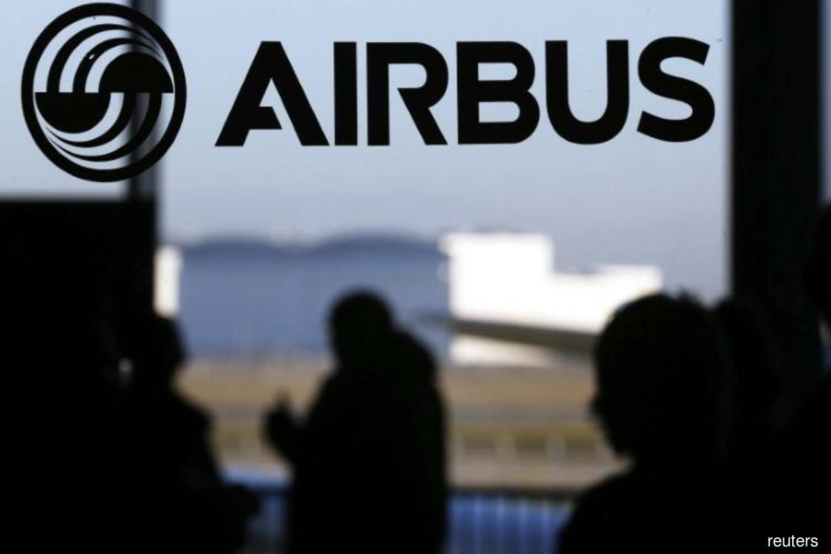 Airbus raises cash flow target on strong dollar